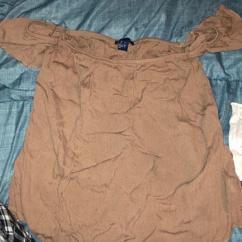 Brown off the shoulder float shirt